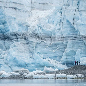 Hikers in front of Lamplugh Glacier, Glacier Bay National Park and Preserve, UNESCO