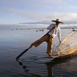 Intha leg-rower fisherman, Inle Lake, Shan State, Myanmar (Burma), Asia