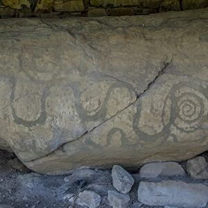 Knowth, neolithic passage grave, UNESCO World Heritage Site, prehistoric Bru na Boinne