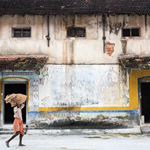 Man carrying a sack of ginger, Fort Kochi (Cochin), Kerala, India, Asia