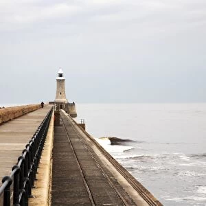 North Pier and Lighthouse, Tynemouth, North Tyneside, Tyne and Wear, England, United Kingdom, Europe