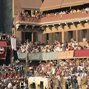The opening parade of the Palio horse race