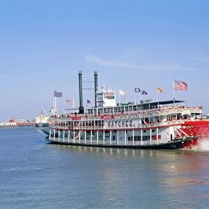 Paddle steamer Natchez on the Mississippi River