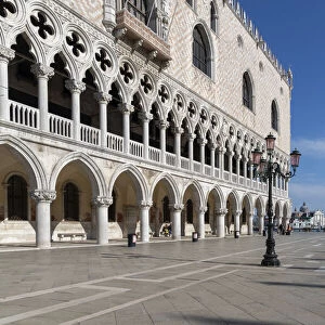 Perspective of the Doges Palace, Piazzetta San Marco, Venice, UNESCO World Heritage Site, Veneto, Italy, Europe
