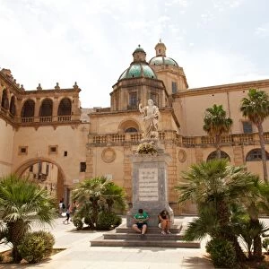 Piazza della Repubblica and Santissimo Salvatore Cathedral, Mazara del Vallo, Sicily, Italy, Europe