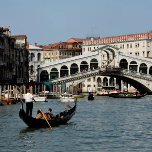 Rialto Bridge, Grand Canal, Venice, UNESCO World Heritage Site, Veneto, Italy, Europe