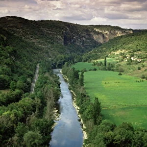 River Aveyron near St. Antonin, Midi Pyrenees, France, Europe