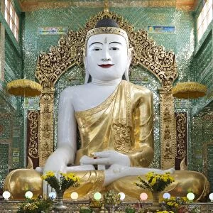 Seated Buddha statue, Soon U Ponya Shin Paya, Sagaing Hill, Sagaing, near Mandalay, Myanmar (Burma), Asia