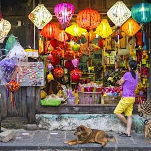 Shop selling silk lanterns in Hoi An, Quang Nam Province, Vietnam, Indochina, Southeast Asia