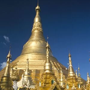 Shwedagon Paya (Shwe Dagon Pagoda), Buddhist temple, golden zedi (stupa) in paya compound