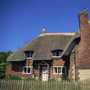 Thatched cottage at Clifton Hampden in Oxfordshire, England, United Kingdom, Europe