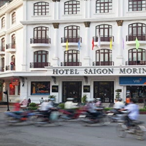 Traffic passing Hotel Saigon Morin, Hue, Thua Thien-Hue, Vietnam, Indochina, Southeast Asia, Asia