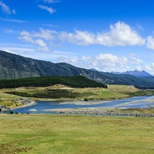 Waiau river and the southern alps along the road from Invercargill to Te Anau, South Island, New Zealand, Pacific