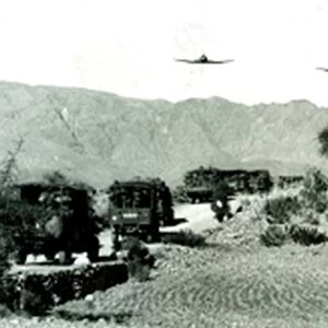 Naval and RAF pilots in converstaion, British Army and RAF in India prior to Partition