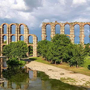 Aqueduct of Miracles (Acueducto de los Milagros) over the Albarregas river, Merida, Extremadura, Badajoz, Spain