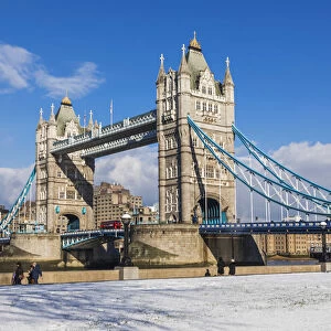 England, London, Southwark, Tower Bridge and Potters Field in the Snow