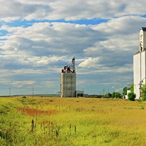 Grain elevator and inlnd grain terminal Hodgeville Saskatchewan, Canada