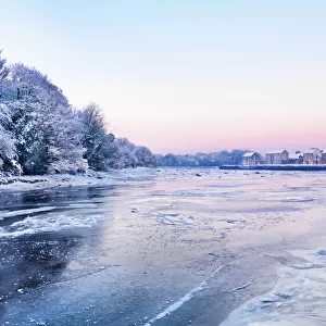 Ireland, Co. Donegal, Ramelton, River lennon in winter