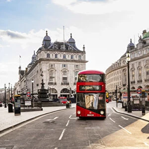 London bus passing through Picadilly Circus, London, England, UK