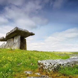 Poulnabrone dolmen - Poulabrone Megalithic Tomb, (Poulnabrone is the largest Irish portal tomb) The Burren, Parish of Kilcorney, Co. Clare, Ireland, Europe