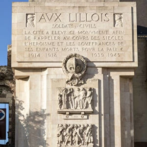 Rihour Palace and the Aux Lillois Victims of the Wars Monument, Rihour Square, Lille
