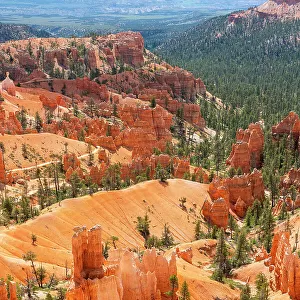 Scenic view of rock formations from Queens Garden Trail, Bryce Canyon National Park, Utah, USA