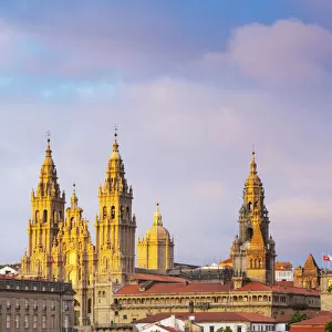 Spain, Galicia, Santiago de Compostela, view over rooftops to cathedral