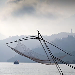 Taiwan, Nantou, Hanbi Peninsula, Four- handed Fishnet on Sun Moon Lake