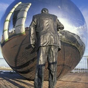 Cardiff Bay, A Private View Sculpture by Kevin Atherton