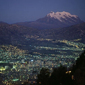 20054568 BOLIVIA La Paz Illuminated cityscape and snow capped peak of Mount Illimani at