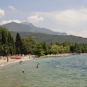 Italy, Lombardy, Lake Garda, Riva del Garda, lake beach