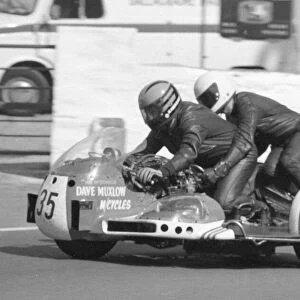 Ian McDonald & Hugh Sanderson (Kawasaki) 1977 Sidecar TT