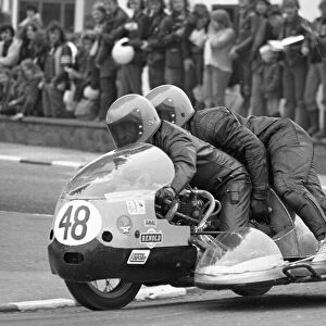 Joe Coxon & R Kissell (Triumph) 1974 750 Sidecar TT
