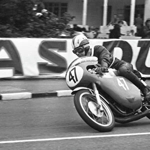 Peter Inchley (Villiers) 1965 Lightweight TT