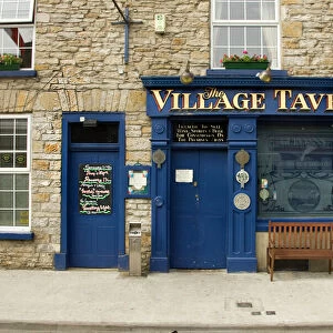 Europe, Ireland, Donegal. Traditional Irish pub. Credit as: Wendy Kaveney / Jaynes