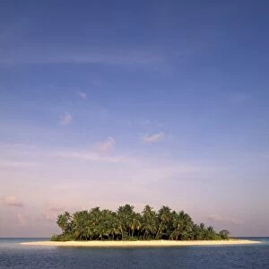 Maldives, Ari Atoll. Uninhabited, un-named tropical island
