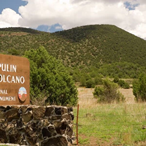 USA, NM, Capulin Volcano National Monument. Extinct volcano, erupted fairly recently (56