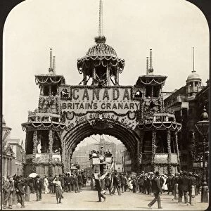 CANADIAN ARCH, 1902. The Canadian Arch in Whitehall, Coronation of Edward VII, London, England