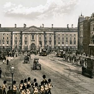 DUBLIN: COLLEGE GREEN. College Green and statue of King William III, in Dublin, Ireland
