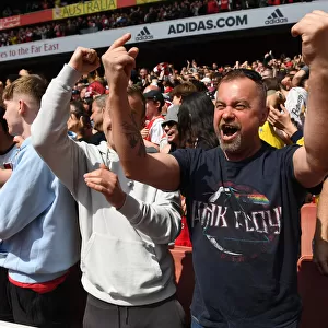 Arsenal Celebrates Third Goal Against Manchester United in 2021-22 Premier League