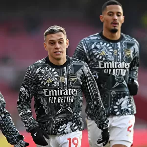 Arsenal FC: Pre-Match Warm-Up vs. Wolverhampton Wanderers (2023-24) - Leandro Trossard and Team