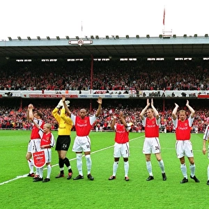 The Arsenal team wave to the fans before the match. Arsenal 4: 3 Everton, F. A
