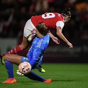 Arsenal vs Ajax: A Battle in the UEFA Women's Champions League - Caitlin Foord vs Lize Kop Clash