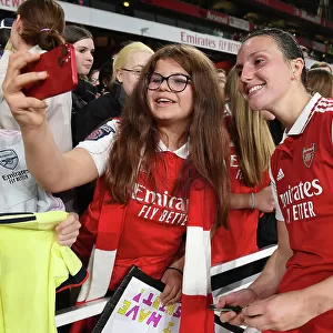 Arsenal Women's Champions League Victory: Lotte Wubben-Moy's Heartwarming Reunion with Adoring Fans
