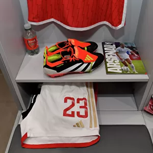 Arsenal's Alessia Russo Unveils New Adidas Boots Ahead of Arsenal Women vs Everton Women Match