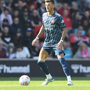 Arsenal's Ben White in Action against Southampton in the Premier League (2021-22)