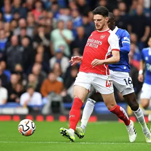 Arsenal's Declan Rice Fights Past Everton's Abdoulaye Doucoure in Premier League Clash (Everton vs Arsenal 2023-24)