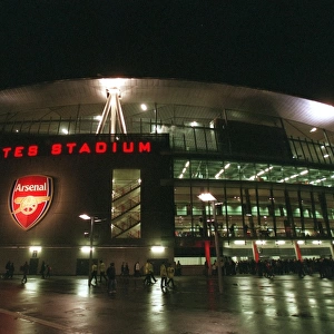 Arsenal's Emirates Stadium: Battlefield before the 3:1 Victory over Hamburg in UEFA Champions League, Group G (Nov 21, 2006)