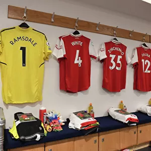 Arsenal's Pre-Match Huddle: Chelsea FC vs Arsenal FC, Premier League 2022-23