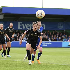 Intense Battle for Possession: Arsenal vs. Everton in FA Women's Super League (2022-23)